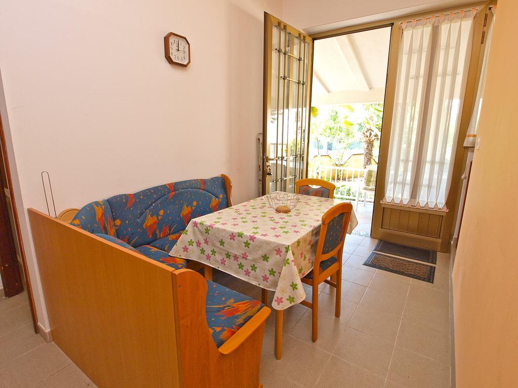 Apartment Rov 894 Medulin Exterior photo